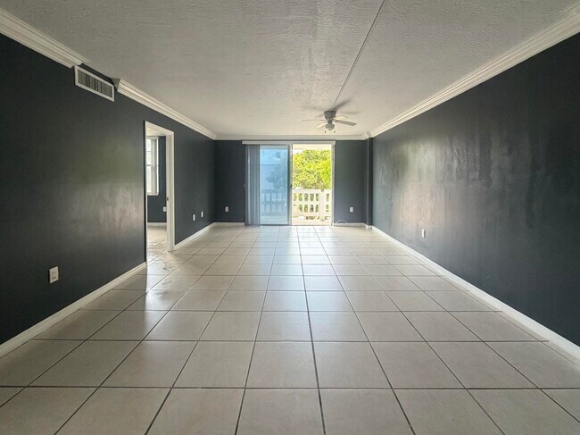Building Photo - 15600 NW 7th Ave