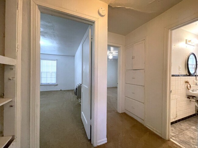 Building Photo - 1705 NW 40th St