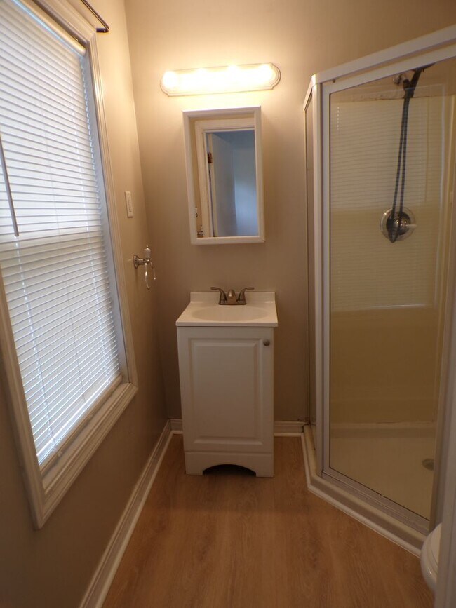 Building Photo - 228 Main St