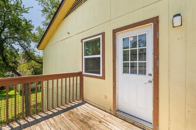 Building Photo - 302 Algerita Dr