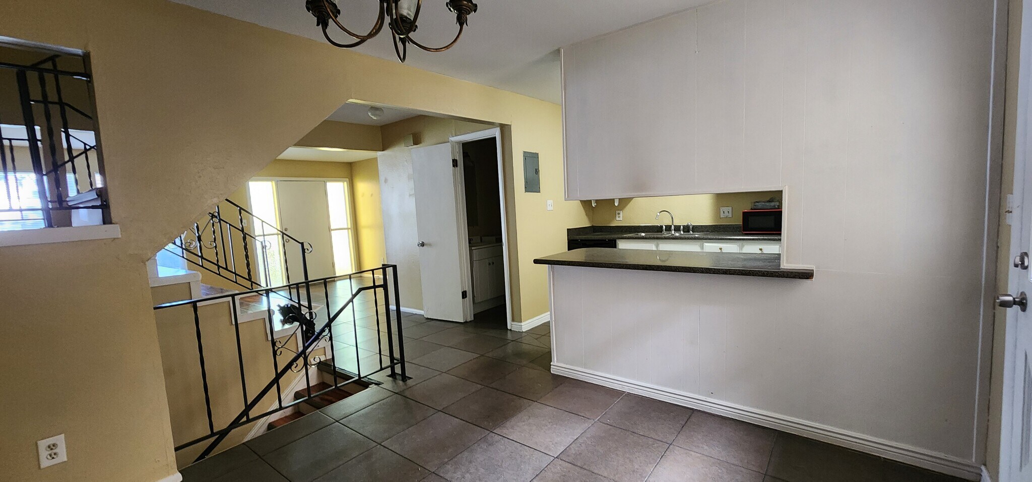 Building Photo - 188 Paris Cir