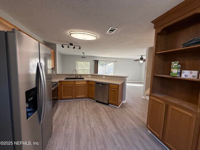 Building Photo - 1865 Green Springs Cir