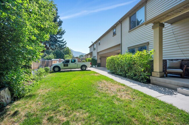 Building Photo - 35 E 150 N