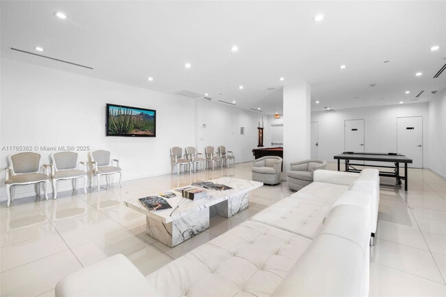 Building Photo - 5065 Collins Ave