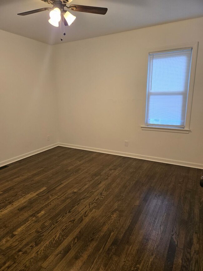 Building Photo - 3 bedroom 1 bath ranch home on a quiet dea...