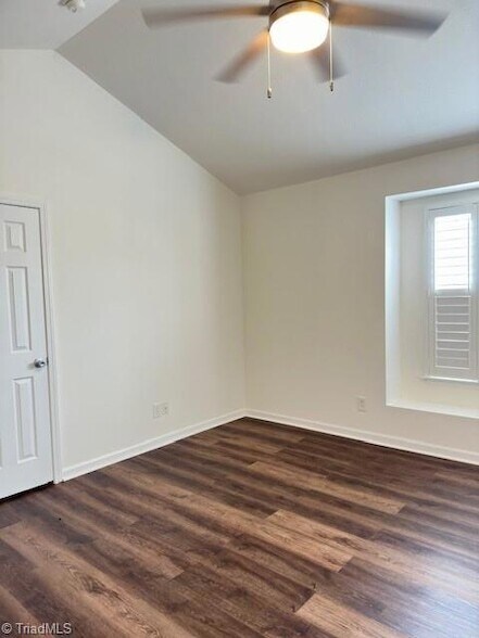 Building Photo - 302 Mourning Dove Terrace