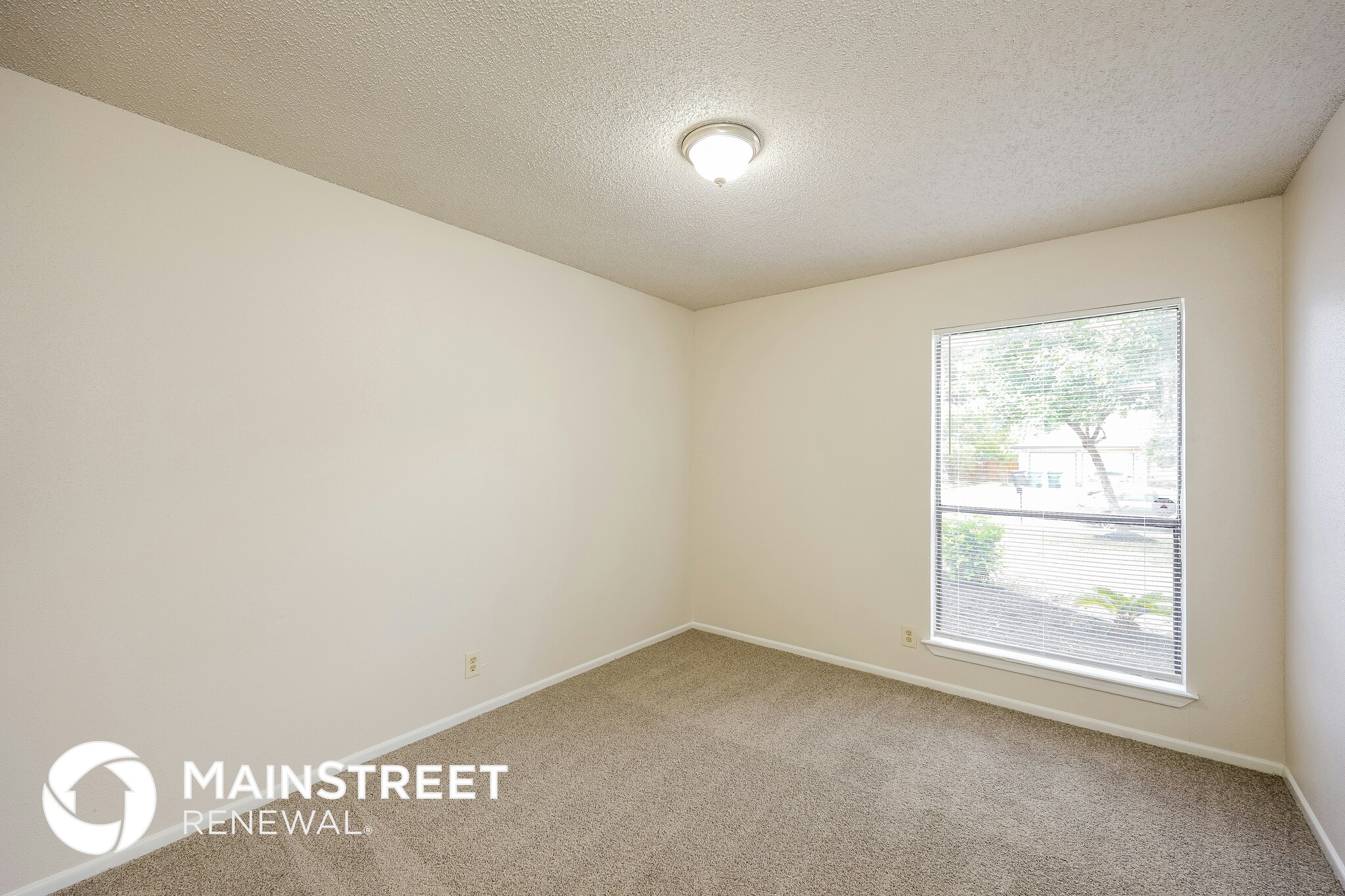 Building Photo - 2755 Knoll Tree St