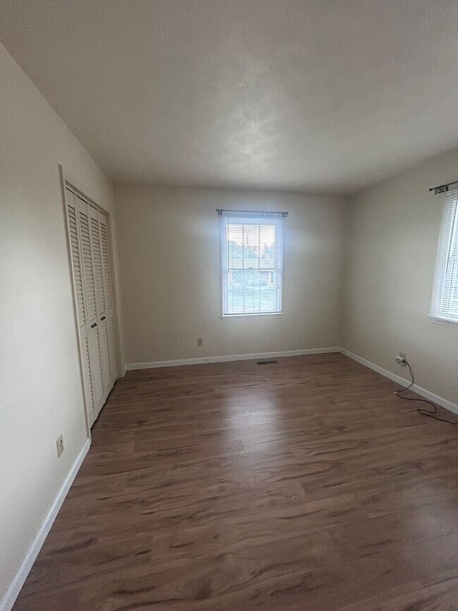 Building Photo - Spacious 3 Bedroom Home Close to JMU, EMU & Downtown Harrisonburg!