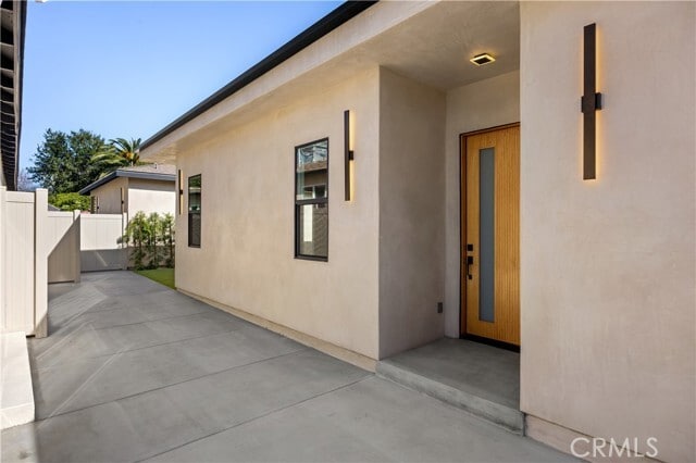 Building Photo - 6948 Amestoy Ave