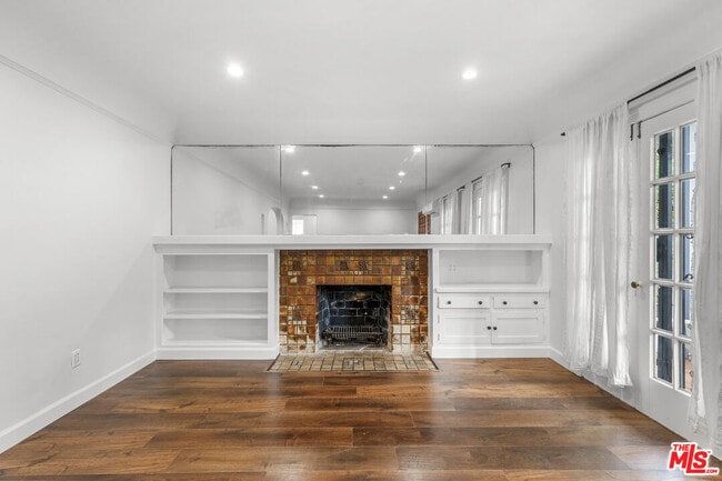 Building Photo - 369 S Virgil Ave