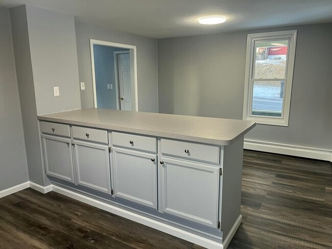 Building Photo - 349 E 5th St