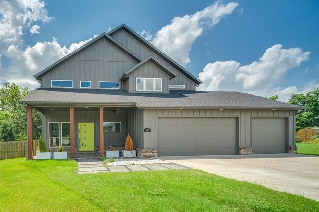 Primary Photo - 612 S 58th Ct