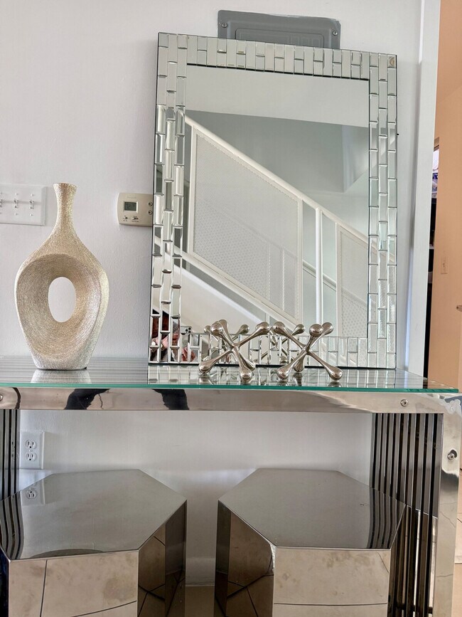 Building Photo - 139 NE 32nd St