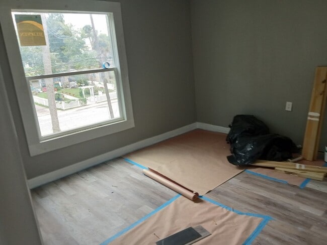 Building Photo - 208 Fairview Ave