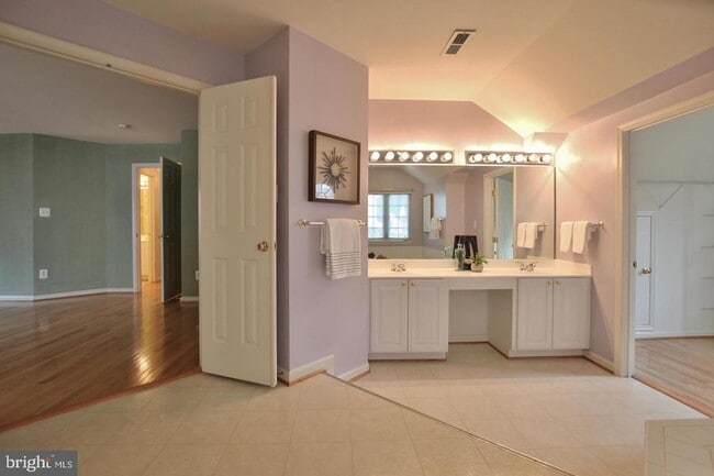 Building Photo - 15417 Duckling Pl