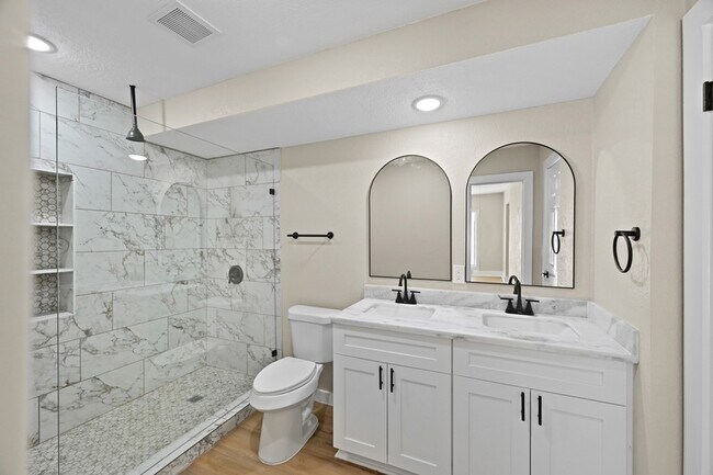 Building Photo - 10211 Glenmawr Dr