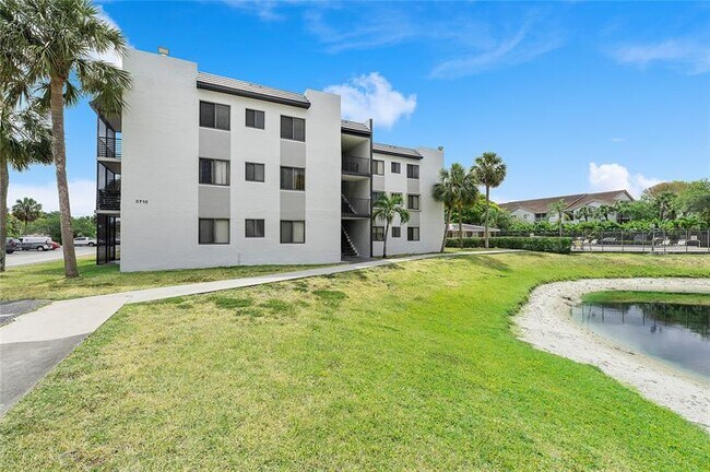 Building Photo - 3710 N Pine Island Rd
