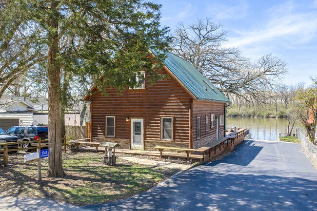 Building Photo - 3341 E 2059th Rd