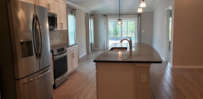 Building Photo - 602 Crescent Key Dr