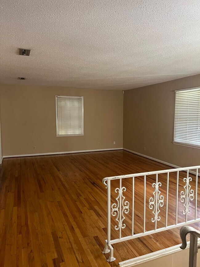 Building Photo - 110 Laurel Cir