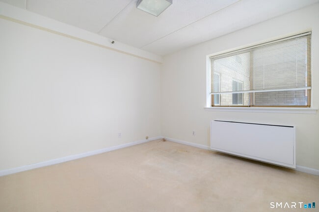 Building Photo - 143 Hoyt St