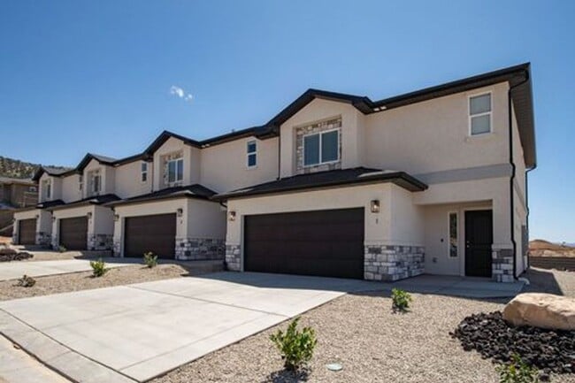 Primary Photo - Beautiful 3 bedroom townhome in Cedar City!