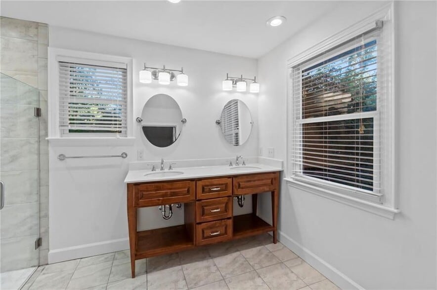 Building Photo - 1340 Cumberland Dr