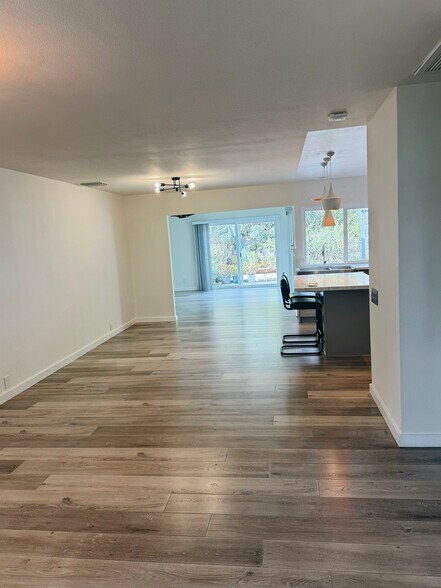 Building Photo - 2643 Briarwood Pl
