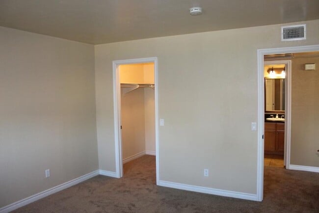 Building Photo - 1Bed/1Bath Condo in Oceanside~ Los Morros
