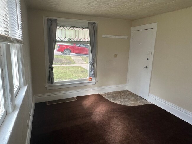 Building Photo - Studio with Bathroom Located Downtown - AL...
