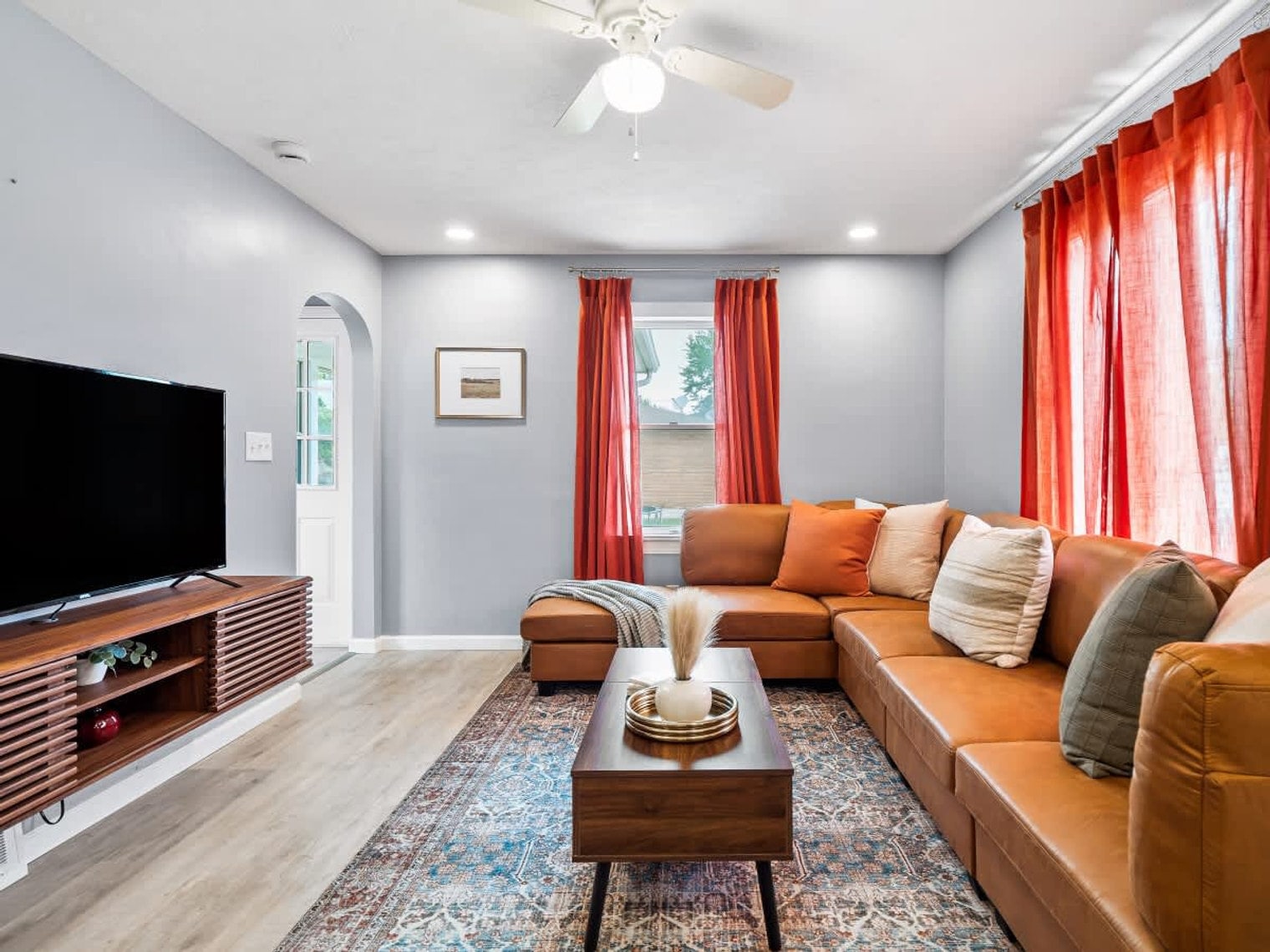 Building Photo - 1906 N Leavitt Rd