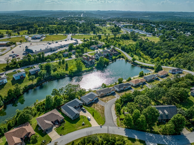 Building Photo - 204 E Sunset Cove Ln
