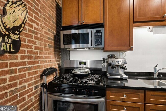 Building Photo - 640 Glen Iris Dr NE