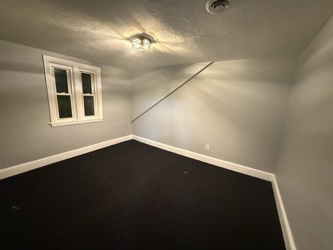 Building Photo - 84 Division St