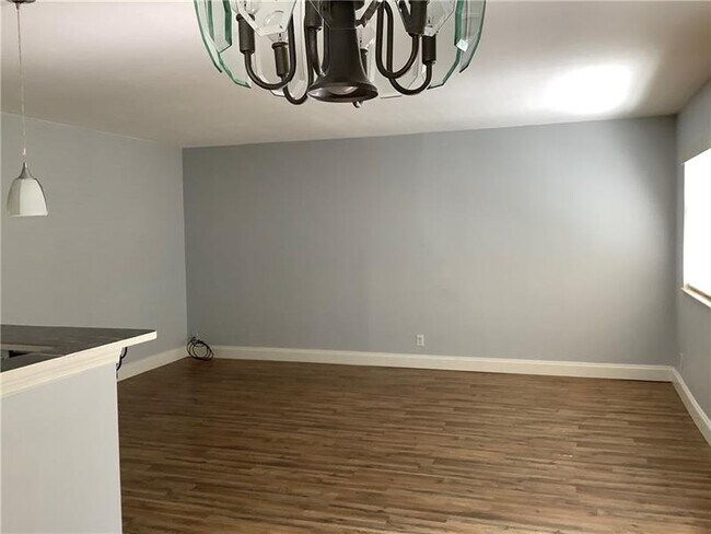Building Photo - 557 Monaco Way