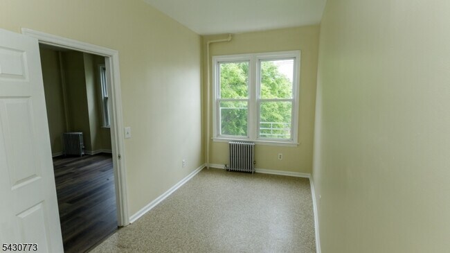 Building Photo - 428 Avon Ave