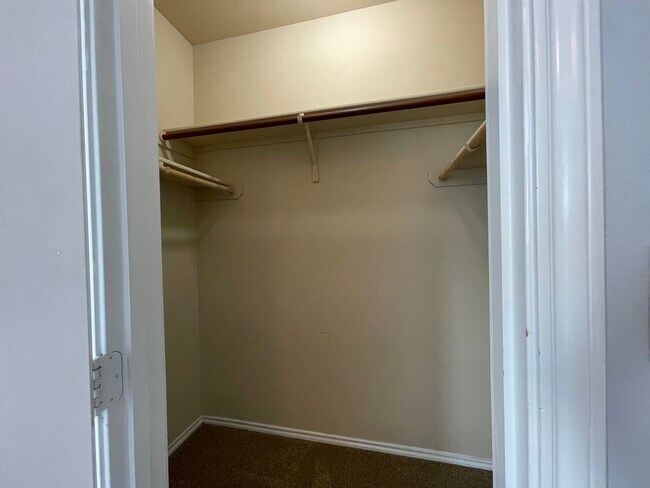 Building Photo - Townhome for rent