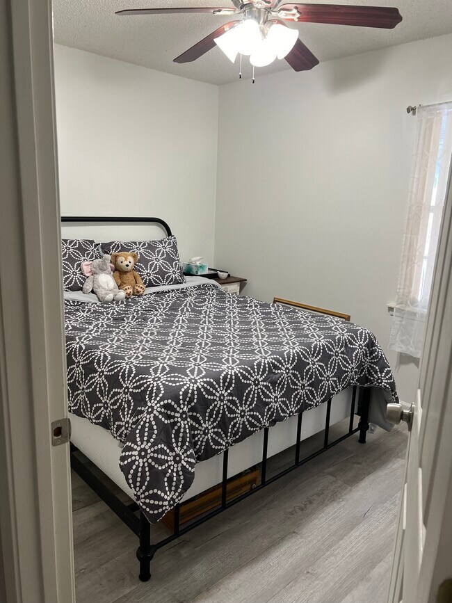 Building Photo - 11097 Barbizon Cir E