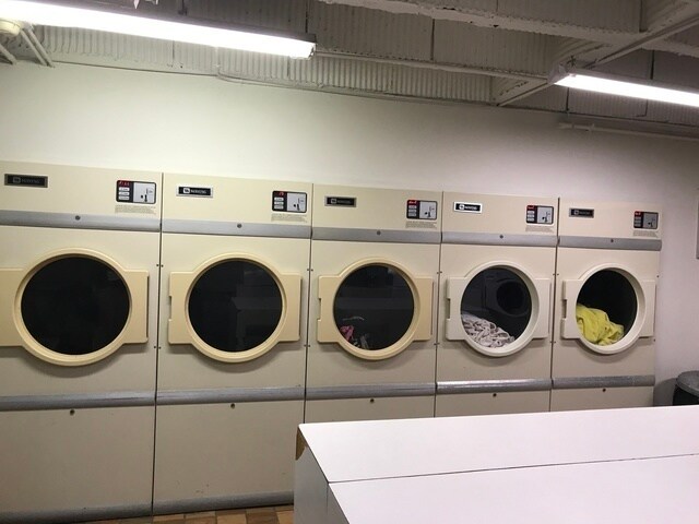 Building Photo - 1205 W Sherwin Ave