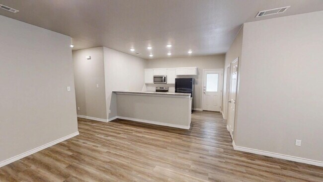 Building Photo - 2107 Wildewood Dr