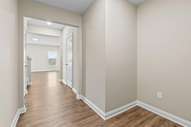 Building Photo - 905 Camden Ct