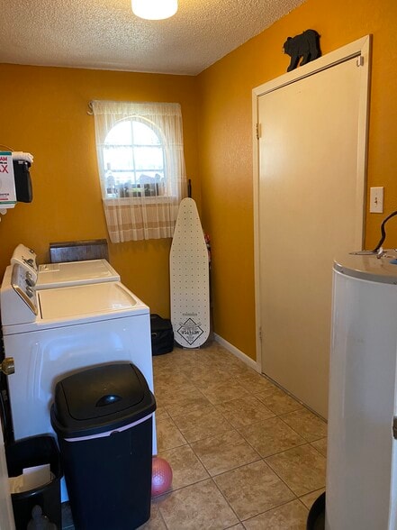 Shared laundry - 324 texas ave