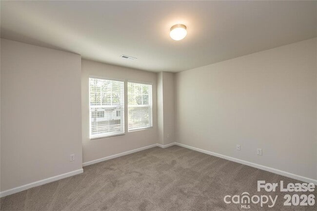 Building Photo - 142 S Bell Ave