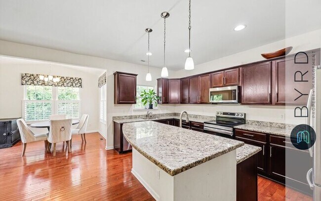 Building Photo - 7413 Nicklaus Cir