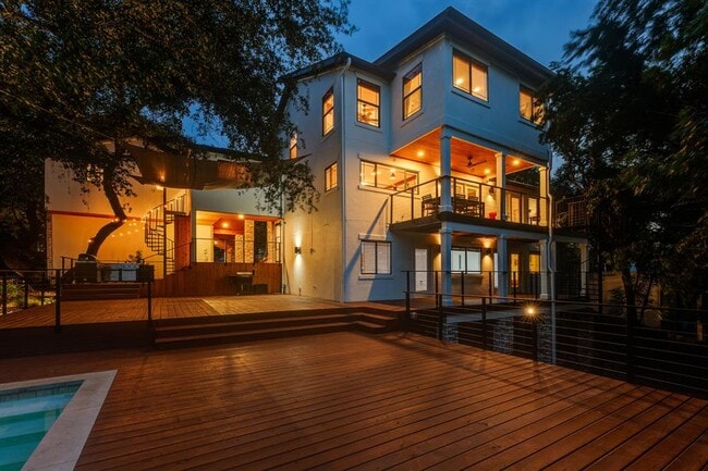 Building Photo - 1105 Constant Springs Dr