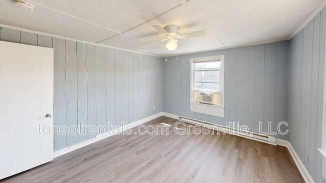 Building Photo - 3A Santuck St