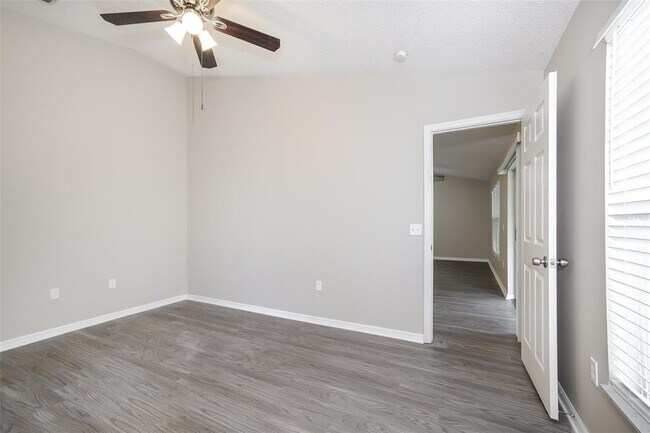 Building Photo - 630 Bayport Dr