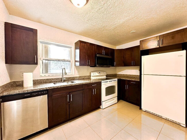 Building Photo - 525 NW 15th Terrace