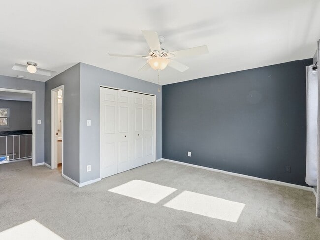 Building Photo - Perfectly situated in the highly sought-after Ponds of Centreville community!