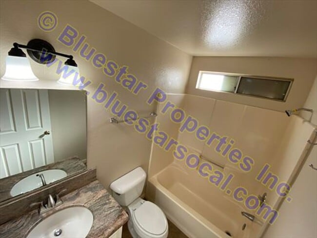 Building Photo - Just Listed in Apple Valley!!!